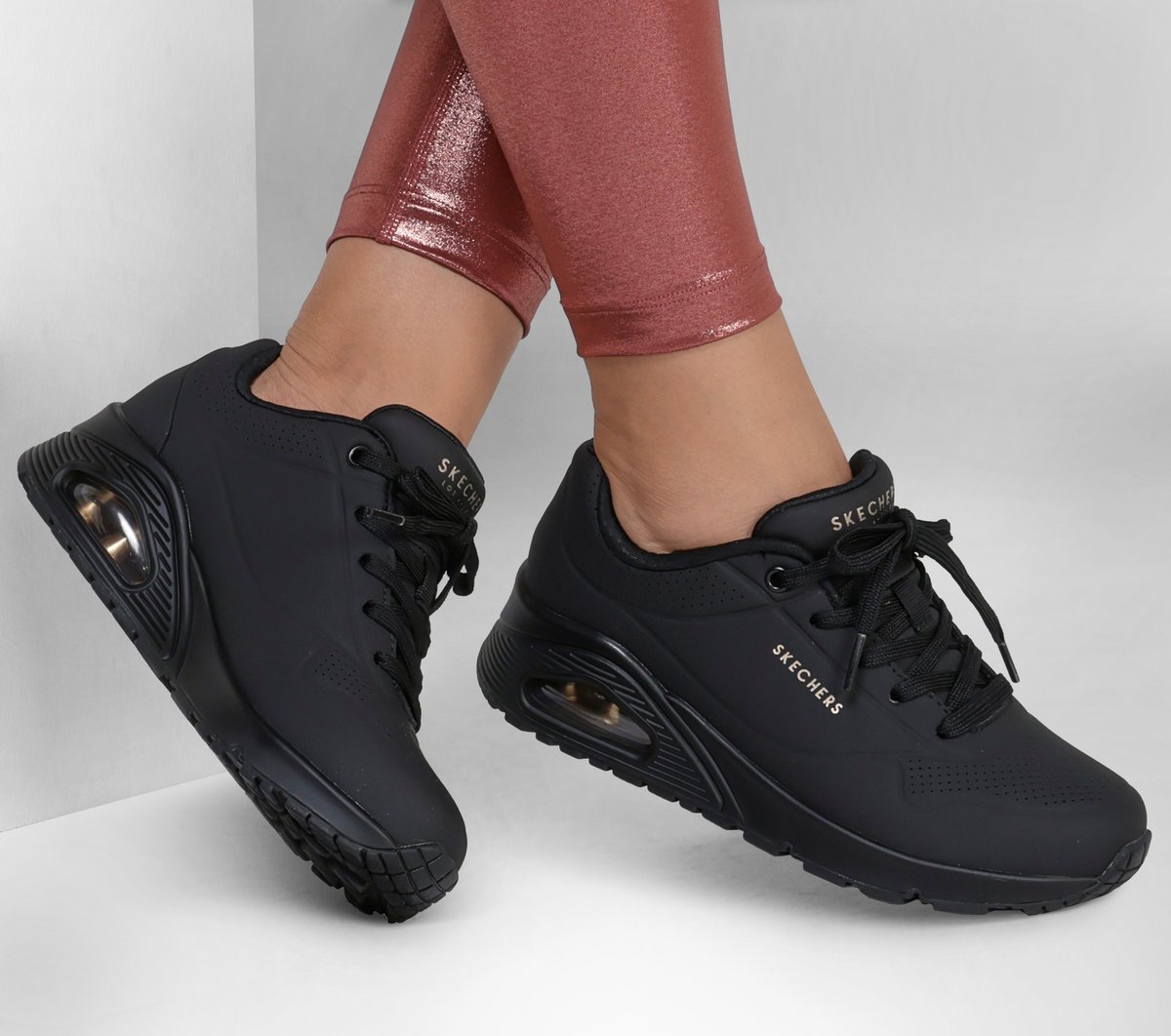 Skechers Women UNO - Stand on Air