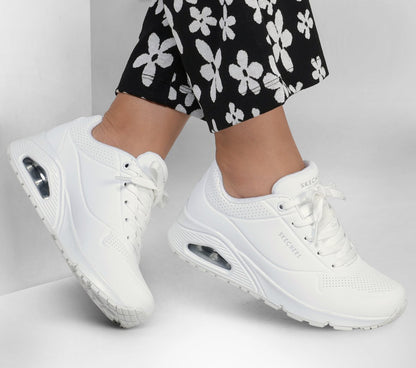 Skechers Women UNO - Stand on Air