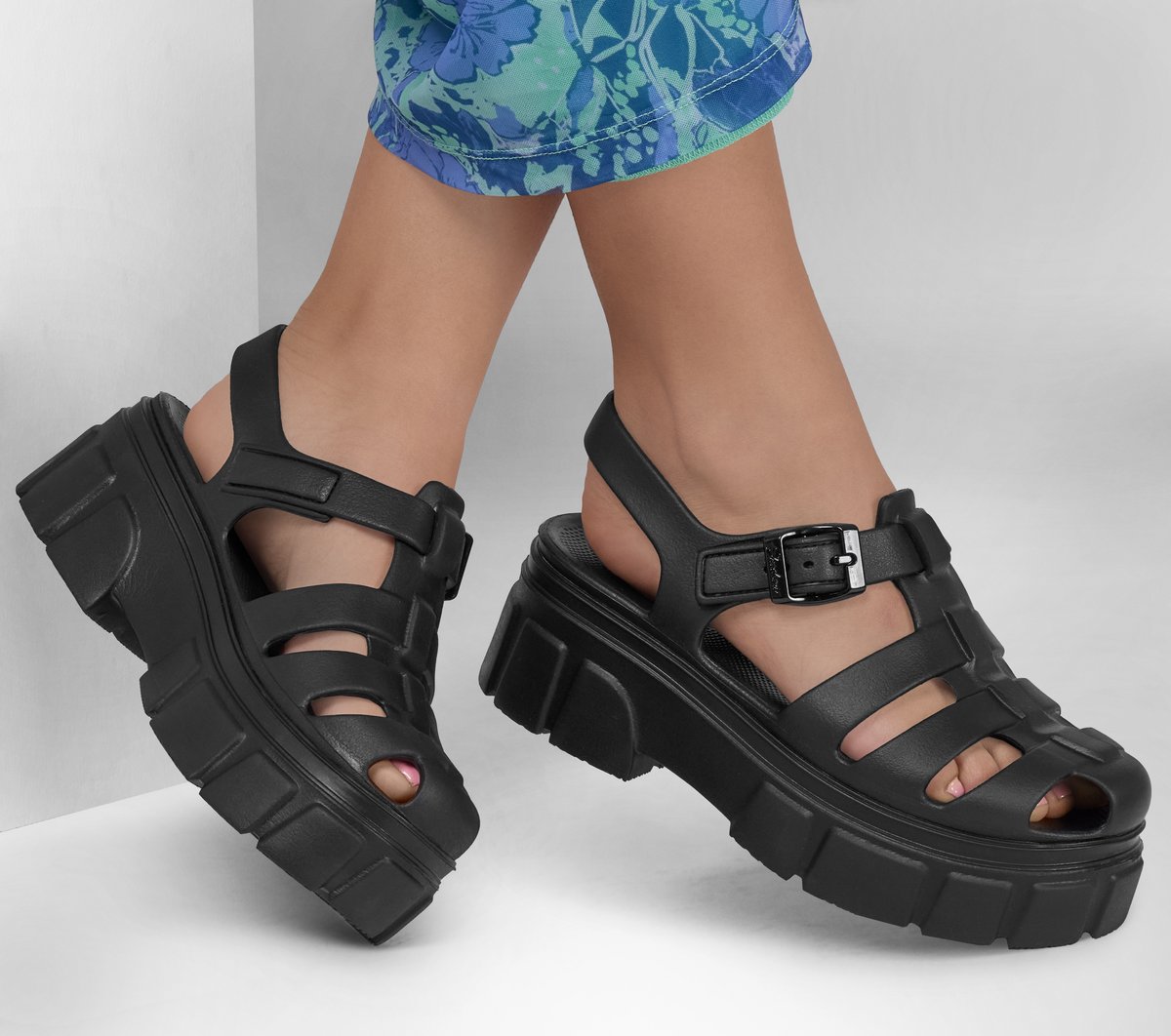 Skechers Women Foamies: Cher - Headliner