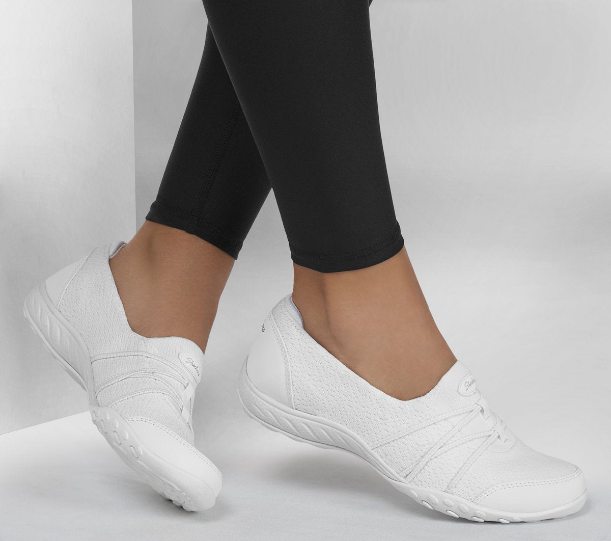 Skechers Women Relaxed Fit: Breathe-Easy - Harbor Hues