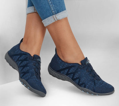 Skechers Women Relaxed Fit: Breathe-Easy - Infi-Knity